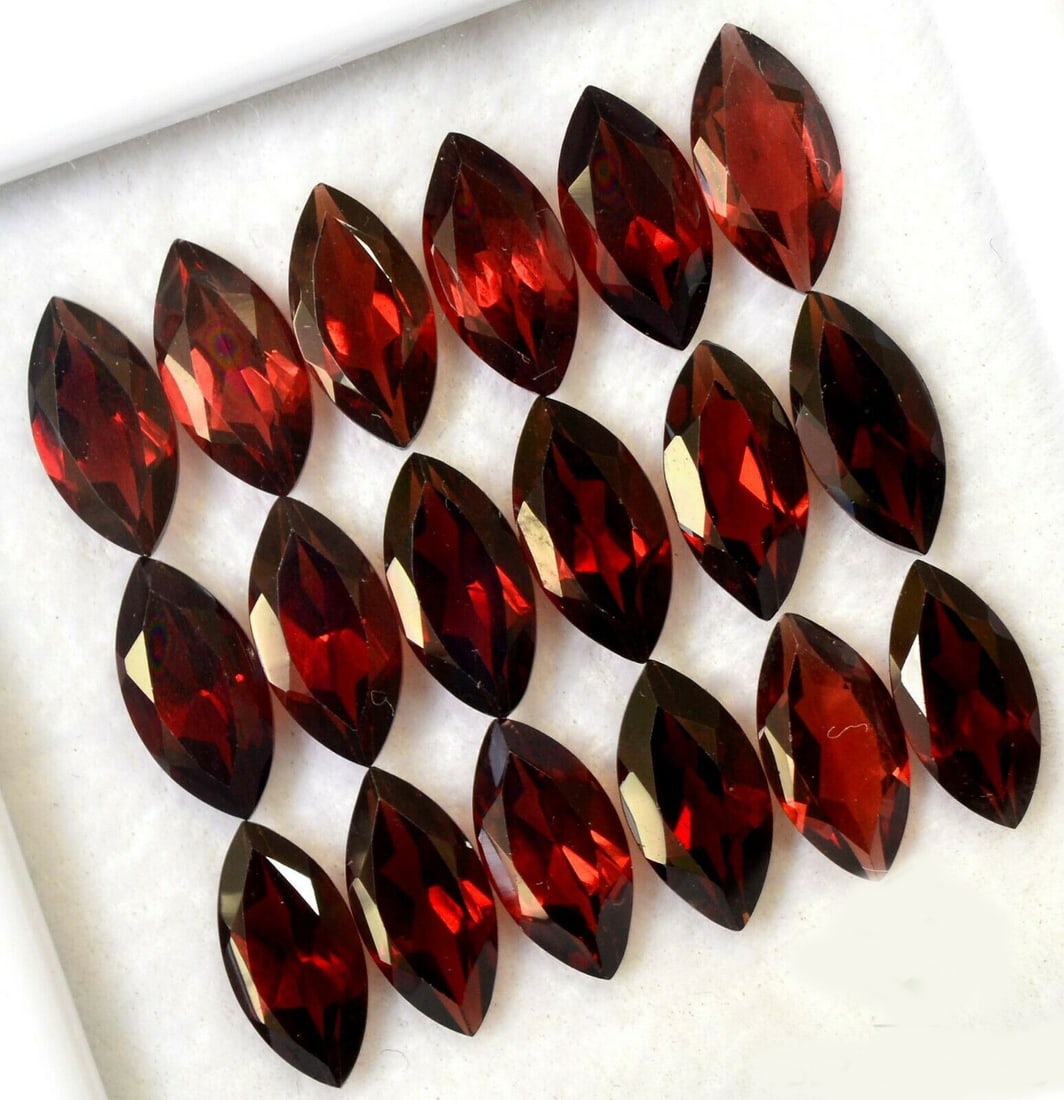 Red Garnet 6x12 MM Marquise Faceted Cut 10 Pieces: Natural Red Garnet 6x12 MM Marquise Faceted Cut 10 Pieces Gemstone : Red Garnet Shape : Marquise Size : 6x12 MM Color : Red Type : Faceted Cut Quantity : 10 Pieces Weight :