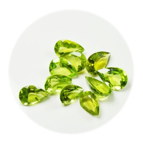 Peridot 8x6 MM Pear Faceted Cut 25 Pieces: Natural Peridot 8x6 MM Pear Faceted Cut 25 Pieces Gemstone : Peridot Shape : Pear Size : 8x6 MM Color : Green Type : Faceted Cut Quantity : 25 Pieces Weight : 30 Carats