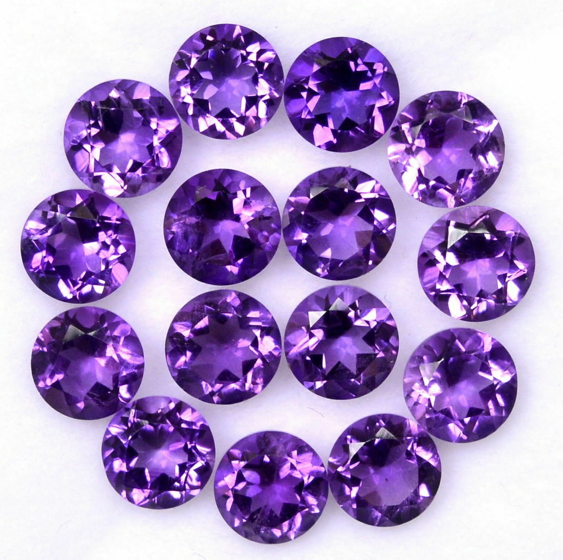 Amethyst 9 MM Round Faceted Cut 15 Pieces: Natural Amethyst 9 MM Round Faceted Cut 15 Pieces Gemstone : Amethyst Shape : Round Size : 9 MM Color : Purple Type : Faceted Cut Quantity : 15 Pieces Weight : 38.1 Car
