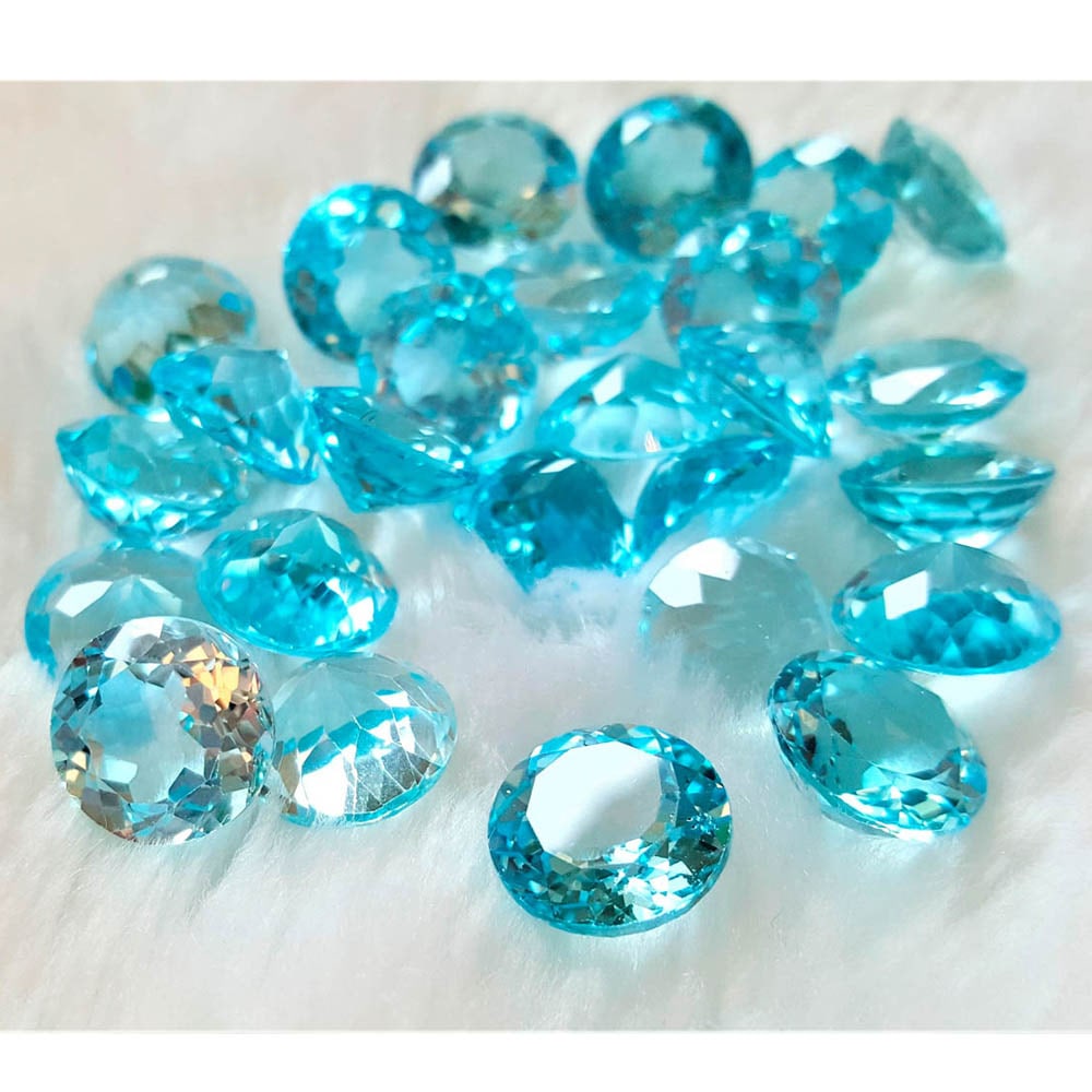 Blue Topaz 8 MM Round Faceted Cut 20 Pieces: Natural Blue Topaz 8 MM Round Faceted Cut 20 Pieces Gemstone : Blue Topaz Shape : Round Size : 8 MM Color : Sky Blue Type : Faceted Cut Quantity : 20 Pieces Weight : 42