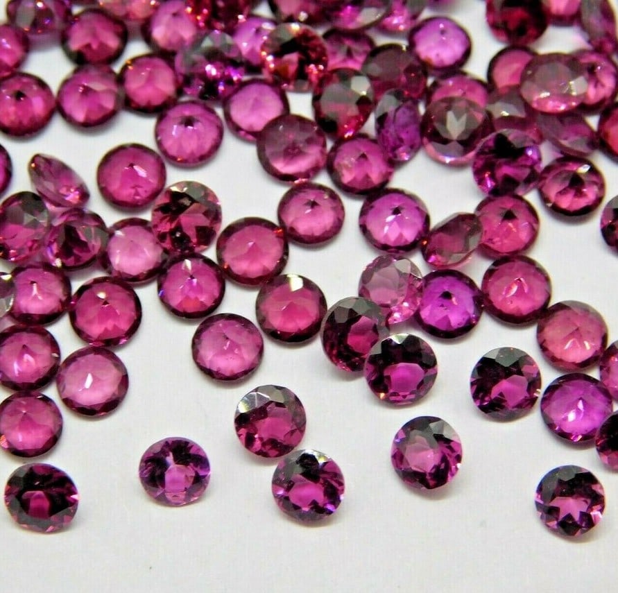 Rhodolite Garnet 1.75 MM Round Diamond Cut 250 Pieces: Natural Rhodolite Garnet 1.75 MM Round Diamond Cut 250 Pieces Gemstone : Rhodolite Garnet Shape : Round Size : 1.75 MM Color : Red Type : Diamond Cut Quantity : 250 Pieces