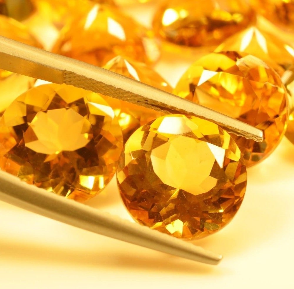 Citrine 7 MM Round Faceted Cut 20 Pieces: Natural Citrine 7 MM Round Faceted Cut 20 Pieces Gemstone : Citrine Shape : Round Size : 7 MM Color : Yellow Type : Faceted Cut Quantity : 20 Pieces Weight : 26 Carats<