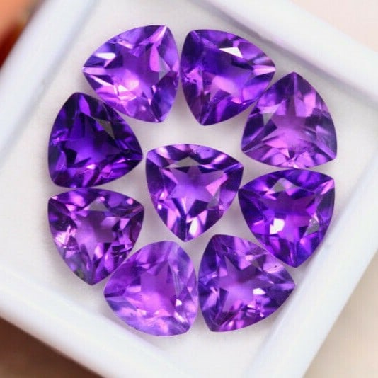 Amethyst 10 MM Trillion Faceted Cut 10 Pieces: Natural Amethyst 10 MM Trillion Faceted Cut 10 Pieces Gemstone : Amethyst Shape : Trillion Size : 10 MM Color : Purple Type : Faceted Cut Quantity : 10 Pieces Weight :