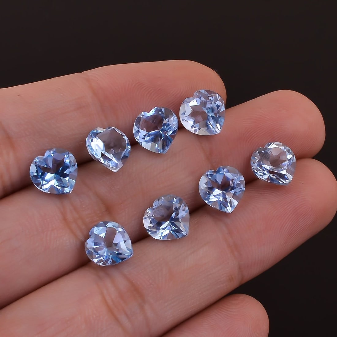 Blue Topaz 6x6 MM Heart Faceted Cut 25 Pieces: Natural Blue Topaz 6x6 MM Heart Faceted Cut 25 Pieces Gemstone : Blue Topaz Shape : Heart Size : 6x6 MM Color : Sky Blue Type : Faceted Cut Quantity : 25 Pieces Weight : </