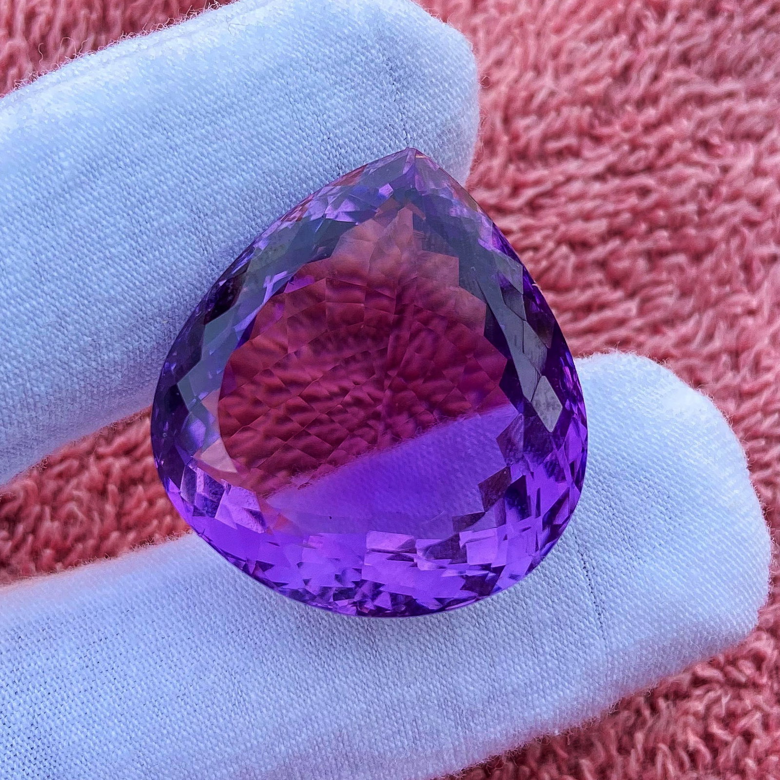 Natural Amethyst Heart Faceted Cut 67 Cts. Gemstone: Natural Amethyst Heart Faceted Cut 67 Cts. Gemstone Gemstone : Amethyst Shape : Heart Size : 29X26X14.5 MM Color : Purple Type : Faceted Cut Quantity : 1 Pieces Weight :