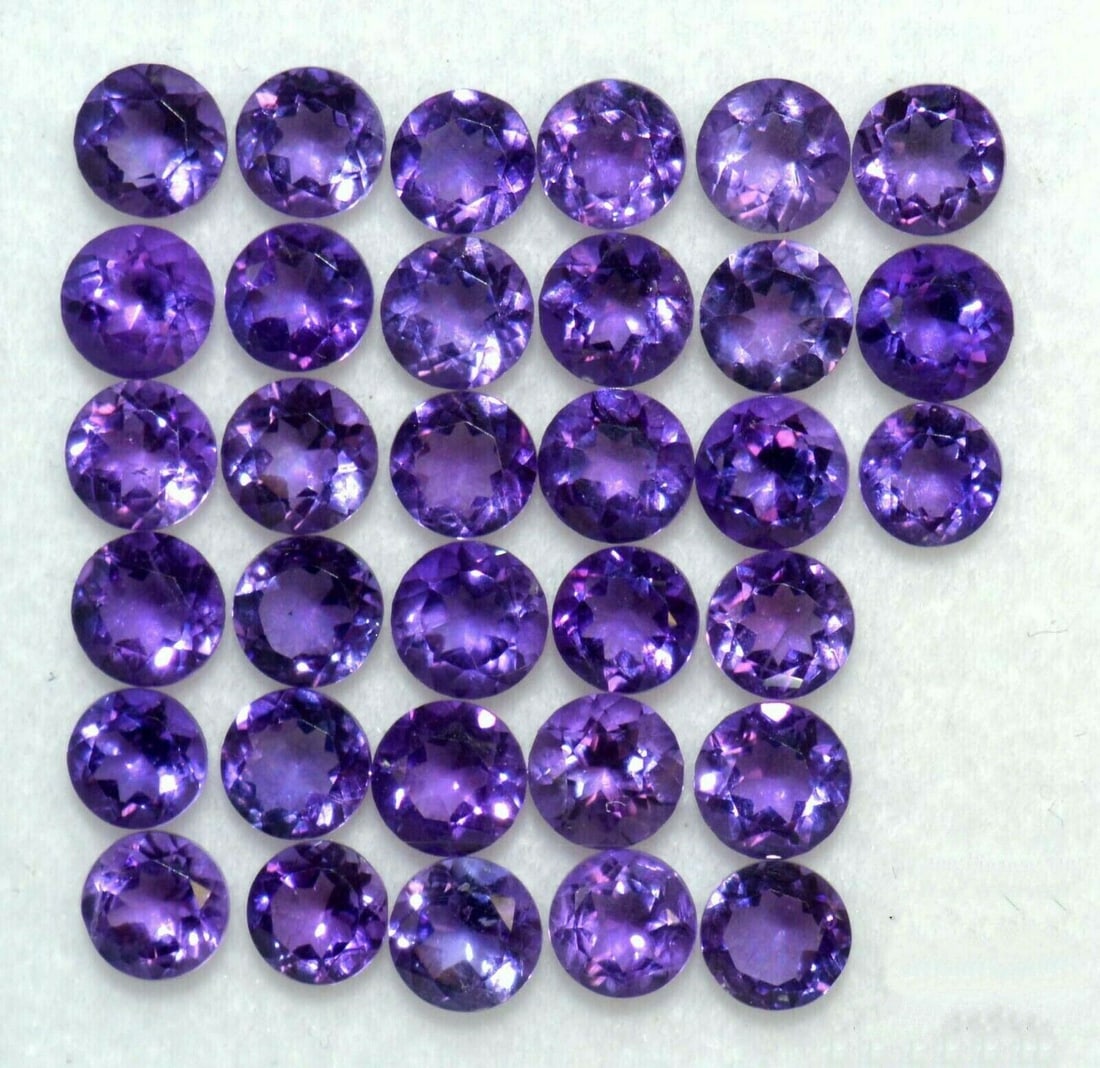 Amethyst 4 MM Round Faceted Cut 200 Pieces: Natural Amethyst 4 MM Round Faceted Cut 200 Pieces Gemstone : Amethyst Shape : Round Size : 4 MM Color : Purple Type : Faceted Cut Quantity : 200 Pieces Weight : 24 Car