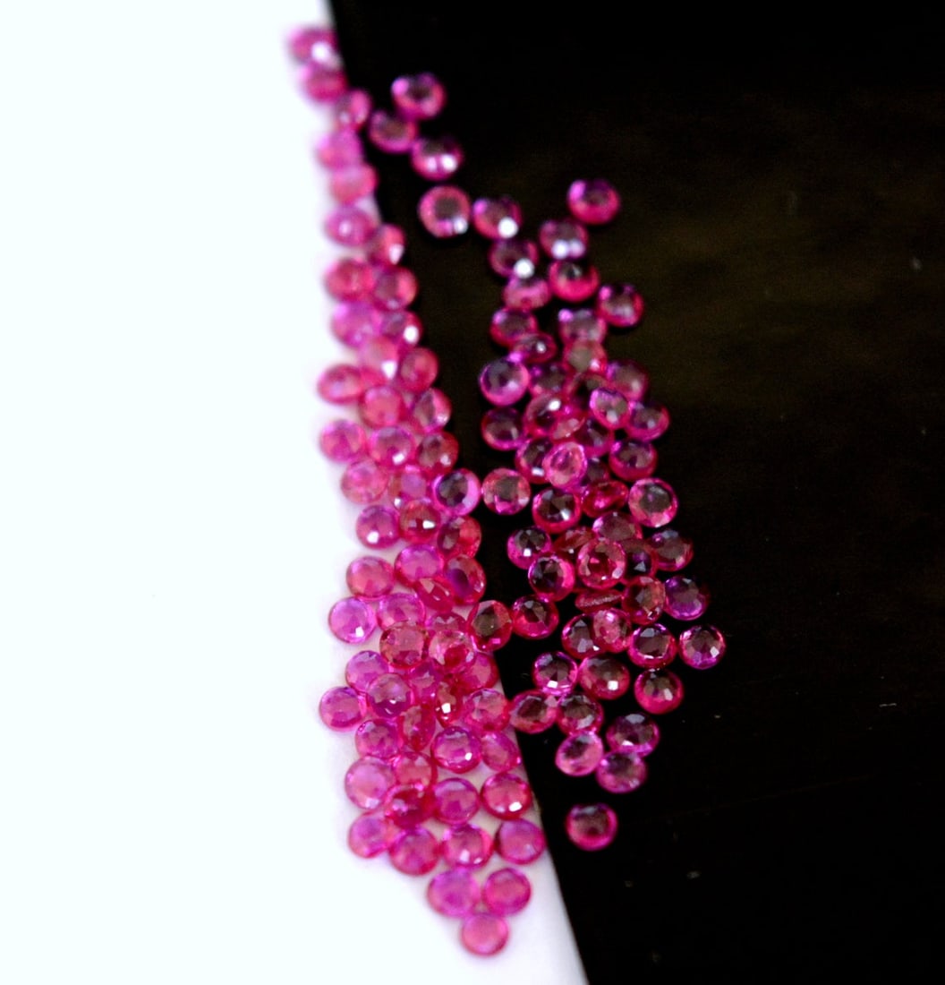 Ruby 1 MM Round Diamond Cut 200 Pieces: Natural Ruby 1 MM Round Diamond Cut 200 Pieces Gemstone : Ruby Shape : Round Size : 1 MM Color : Red Type : Diamond Cut Quantity : 200 Pieces Weight : 4.8 Carats