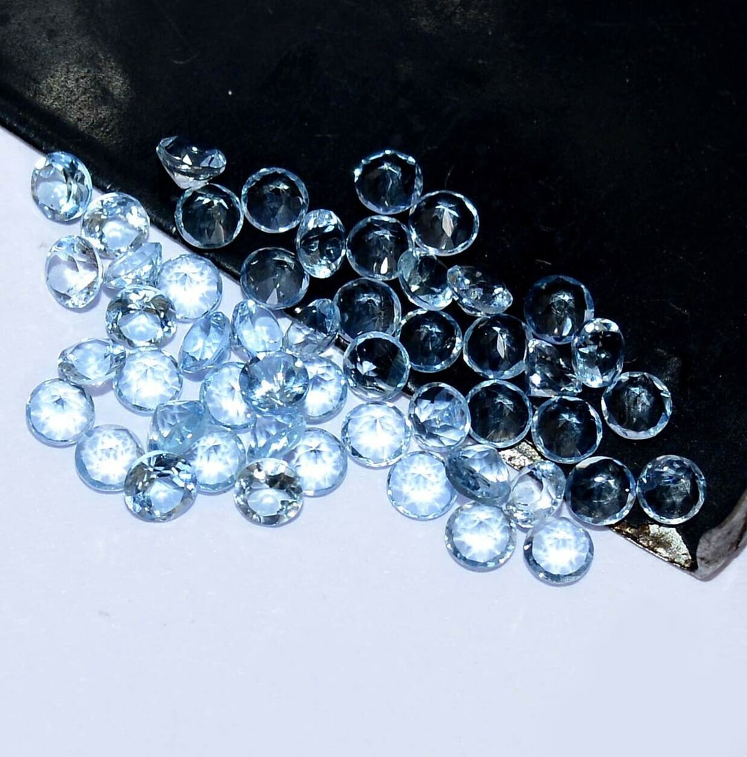 Aquamarine 4 MM Round Faceted Cut 100 Pieces: Natural Aquamarine 4 MM Round Faceted Cut 100 Pieces Gemstone : Aquamarine Shape : Round Size : 4 MM Color : Aqua Blue Type : Faceted Cut Quantity : 100 Pieces Weight :