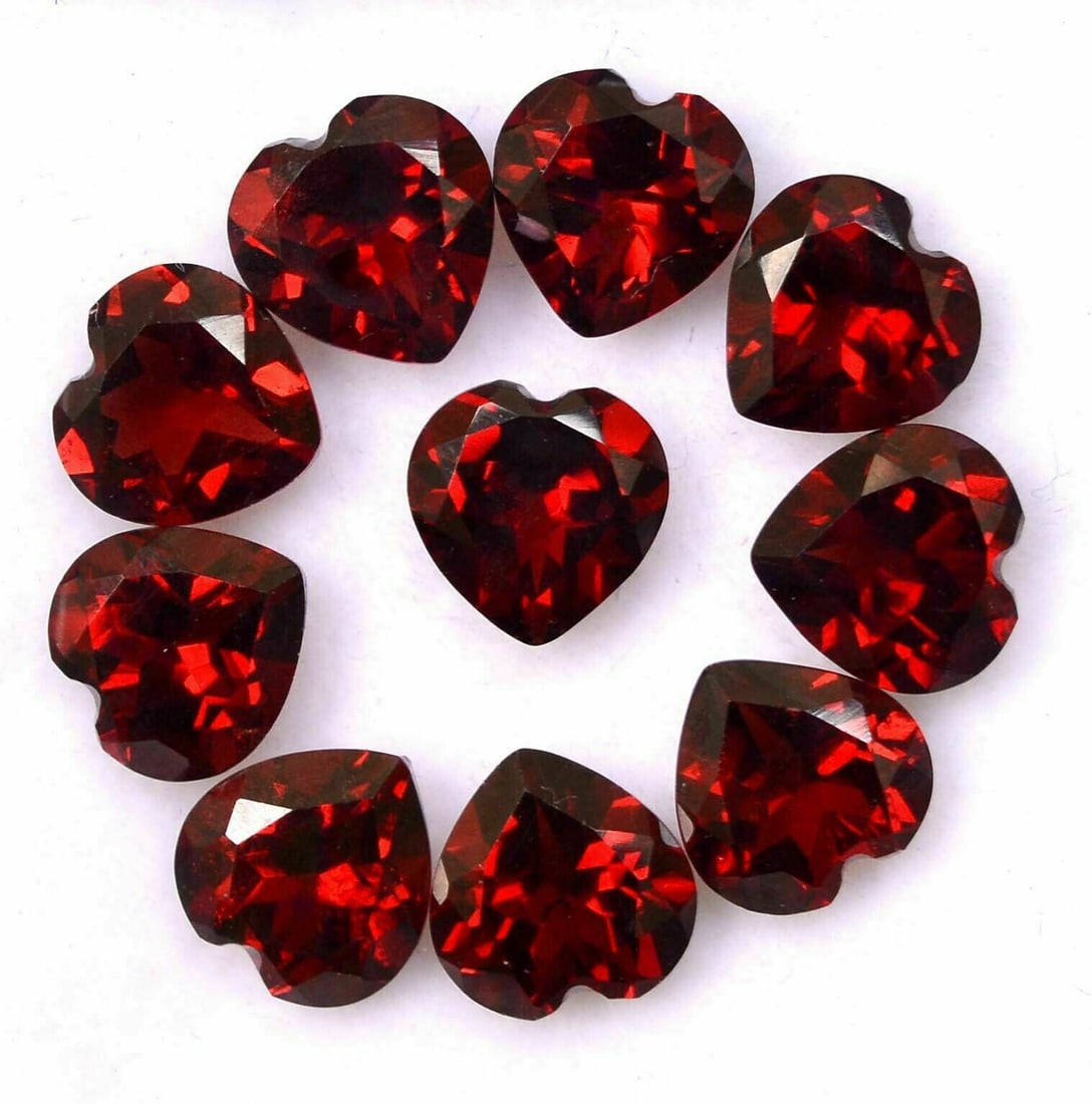 Red Garnet 5x5 MM Heart Faceted Cut 100 Pieces: Natural Red Garnet 5x5 MM Heart Faceted Cut 100 Pieces Gemstone : Red Garnet Shape : Heart Size : 5x5 MM Color : Red Type : Faceted Cut Quantity : 100 Pieces Weight : 5