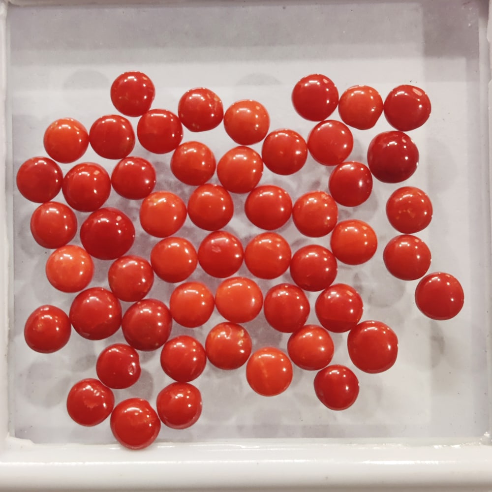Red Coral 4 MM Round Cabochon 200 Pieces: Natural Red Coral 4 MM Round Cabochon 200 Pieces Gemstone : Red Coral Shape : Round Size : 4 MM Color : Red Type : Cabochon Quantity : 200 Pieces Weight : 40 Carats