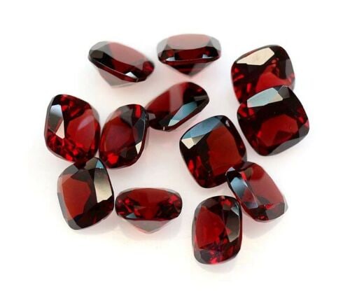 Red Garnet 6x6 MM Cushion Faceted Cut 50 Pieces: Natural Red Garnet 6x6 MM Cushion Faceted Cut 50 Pieces Gemstone : Red Garnet Shape : Cushion Size : 6x6 MM Color : Red Type : Faceted Cut Quantity : 50 Pieces Weight :