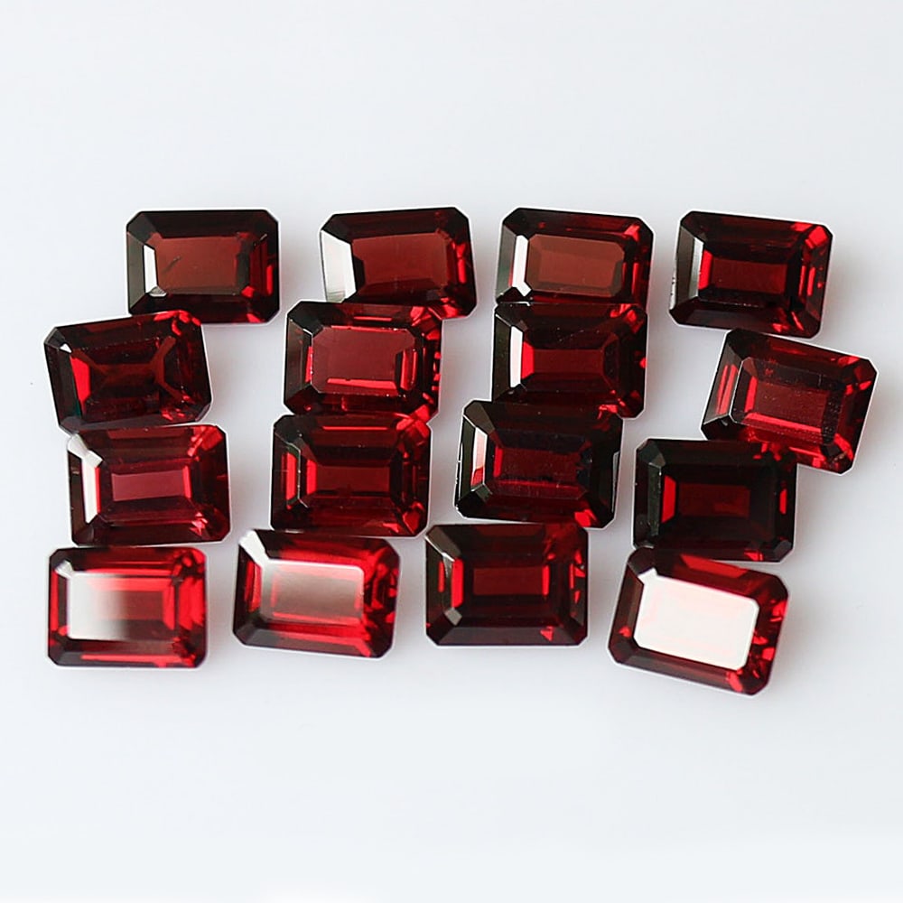 Red Garnet 7x5 MM Octagon Faceted Cut 50 Pieces: Natural Red Garnet 7x5 MM Octagon Faceted Cut 50 Pieces Gemstone : Red Garnet Shape : Octagon Size : 7x5 MM Color : Red Type : Faceted Cut Quantity : 50 Pieces Weight :