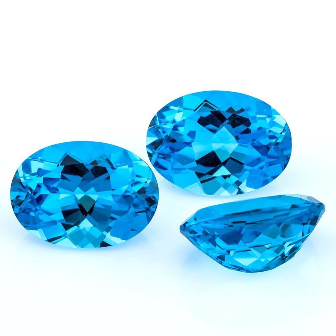 Swiss Blue Topaz 8x6 MM Oval Faceted Cut 10 Pieces: Natural Swiss Blue Topaz 8x6 MM Oval Faceted Cut 10 Pieces Gemstone : Swiss Blue Topaz Shape : Oval Size : 8x6 MM Color : Sky Blue Type : Faceted Cut Quantity : 10 Pieces W