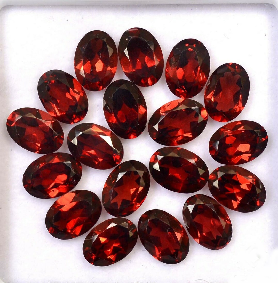 Red Garnet 5x3 MM Oval Faceted Cut 200 Pieces: Natural Red Garnet 5x3 MM Oval Faceted Cut 200 Pieces Gemstone : Red Garnet Shape : Oval Size : 5x3 MM Color : Red Type : Faceted Cut Quantity : 200 Pieces Weight : 62