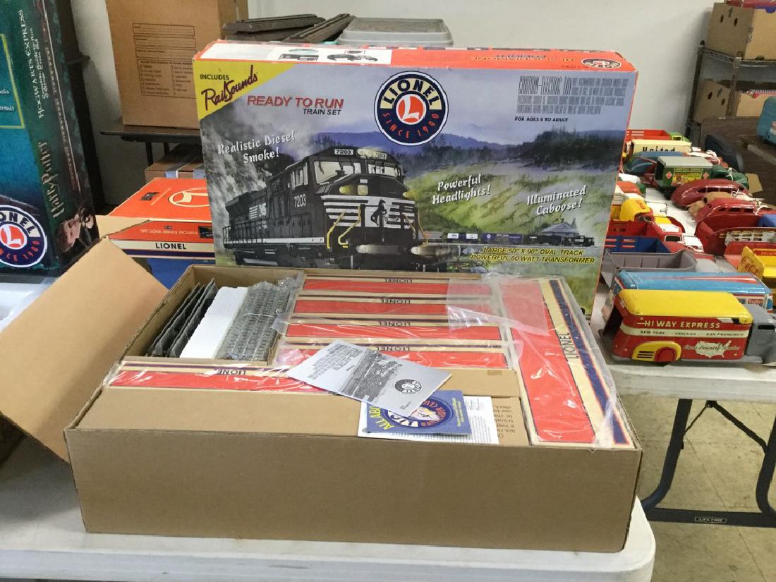 LIONEL BLACK DIAMOND FREIGHT TRAIN SET, NO 6-31993, NEW (1 of 2)