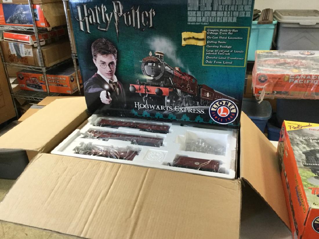 LIONEL HARRY POTTER HOHWARTS EXPRESS TRAIN SET, NO (1 of 4)