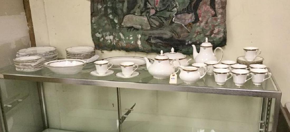 LOT OF ROYAL DOULTON CHINA, CAMBRIDGE PATTERN, SERVICE (1 of 7)