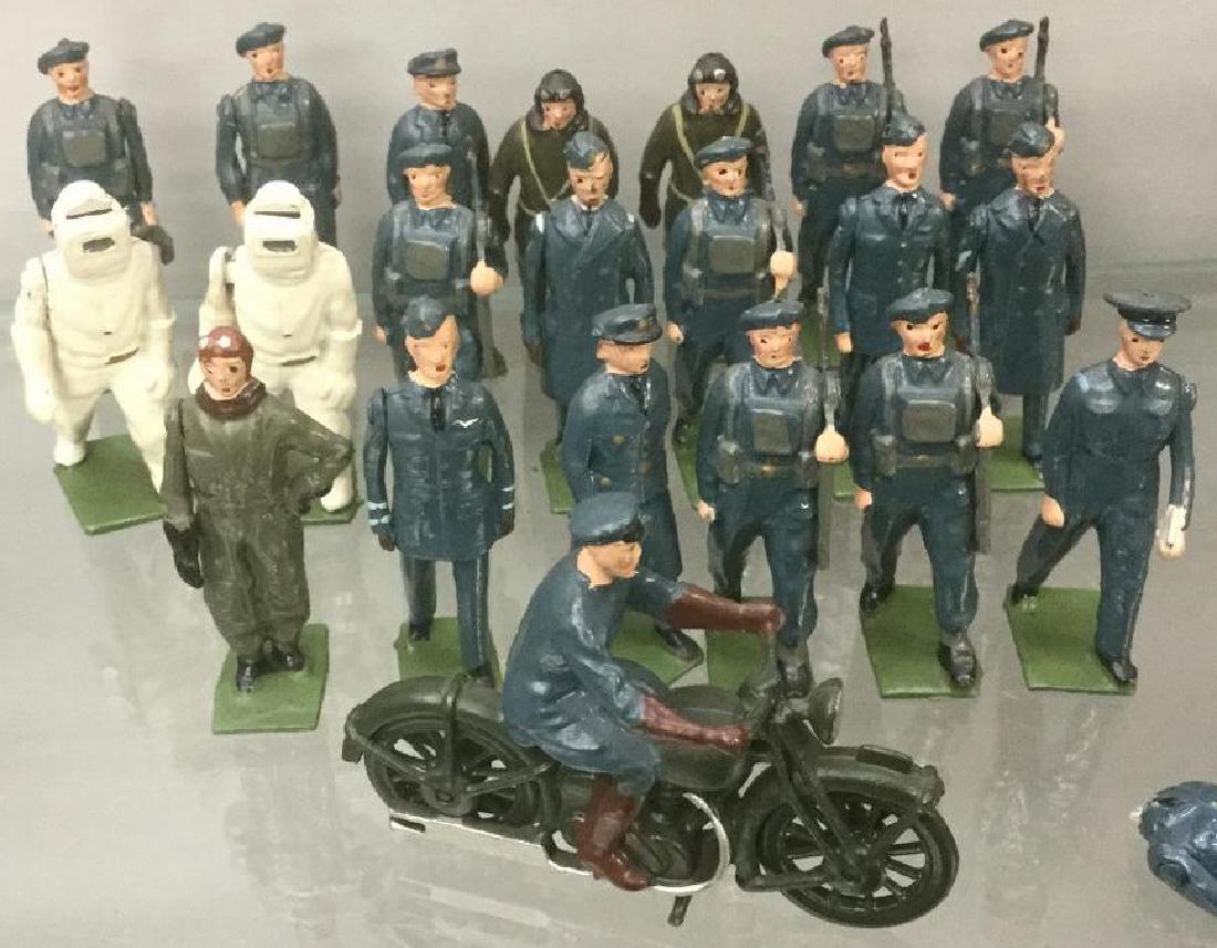 BRITAINS SOLDIERS- 22 PCS 1940'S ROYAL AIR FORCE (1 of 5)