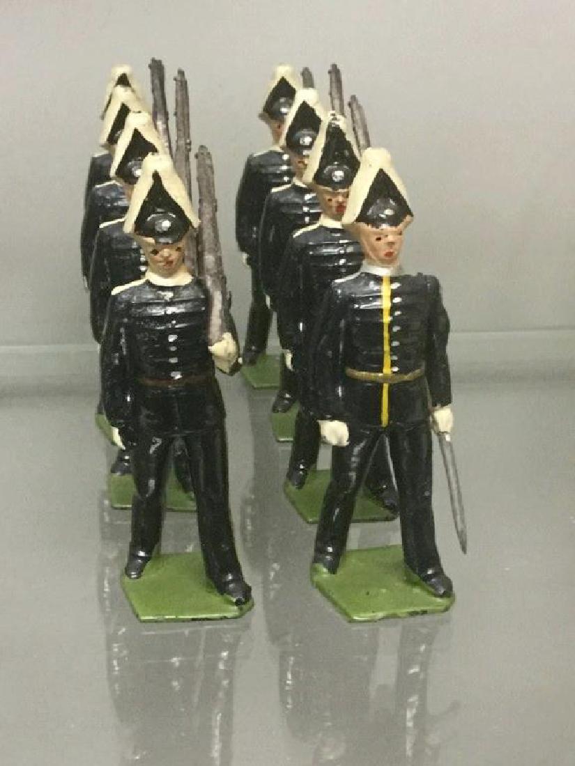 BRITAINS SOLDIERS- 8 PCS SWEDISH ROYAL FOOT GUARDS, 7 (1 of 4)