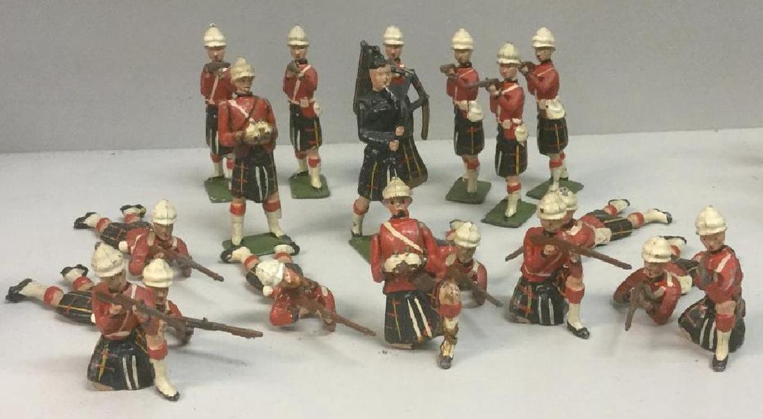 BRITAINS SOLDIERS- 18 PCS QUEEN'S OWN CAMRON: BRITAINS SOLDIERS- 18 PCS QUEEN'S OWN CAMRON HIGHLANDERS INCLUDING BAGPIPER(2 PCS BROKEN), FROM KINGSTON NY COLLECTOR FROM WHEN HE WAS A CHILD, IN AS FOUND CONDITION