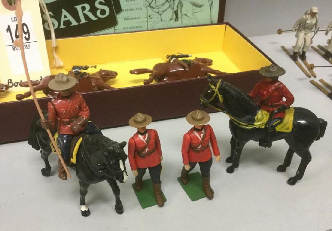 BRITAINS SOLDIERS- 4 PCS ROYAL CANADIAN MOUNTED POLICE,: BRITAINS SOLDIERS- 4 PCS ROYAL CANADIAN MOUNTED POLICE, 2 MOUNTED (LEAD ONE FROM 1940'S) 2 PLASTIC MARCHING, FROM KINGSTON NY COLLECTOR FROM WHEN HE WAS A CHILD, IN AS FOUND CONDITION