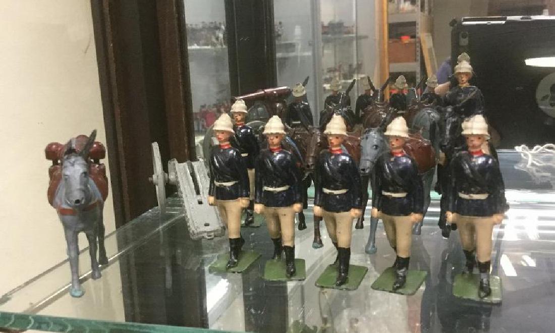 BRITAINS SOLDIERS- 12 PCS ROYAL ARMY MOUNTAIN ARTILLERY: BRITAINS SOLDIERS- 12 PCS ROYAL ARMY MOUNTAIN ARTILLERY INCLUDING 6 GUNNERS, 1 MOUNTED OFFICER, 4 MULES & CANNON, 1 ORIGINAL BOX, FROM KINGSTON NY COLLECTOR FROM WHEN HE WAS A CHILD, IN AS FOUND CONDI