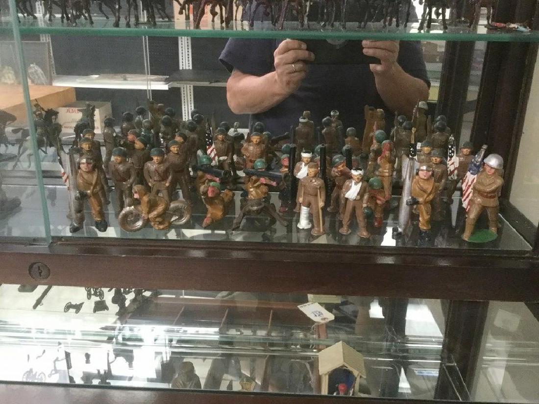 32 PCS 1940'S-50'S AMERICAN DIME STORE SOLDIERS, 1: 32 PCS 1940'S-50'S AMERICAN DIME STORE SOLDIERS, 1 EARLY FROM 1920'S, FROM KINGSTON NY COLLECTOR FROM WHEN HE WAS A CHILD, IN AS FOUND CONDITION