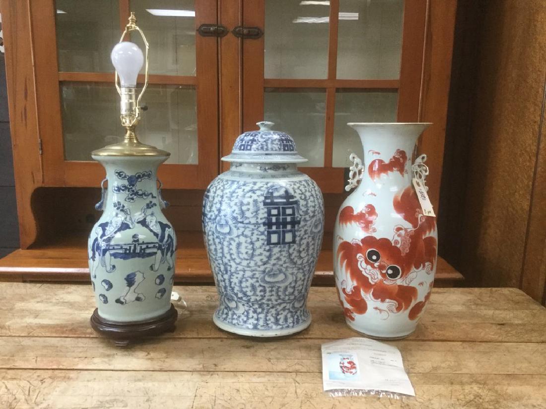 ASIAN PORCELAIN LOT INCLUDING 17" HIGH RED LIONS VASE (1 of 6)