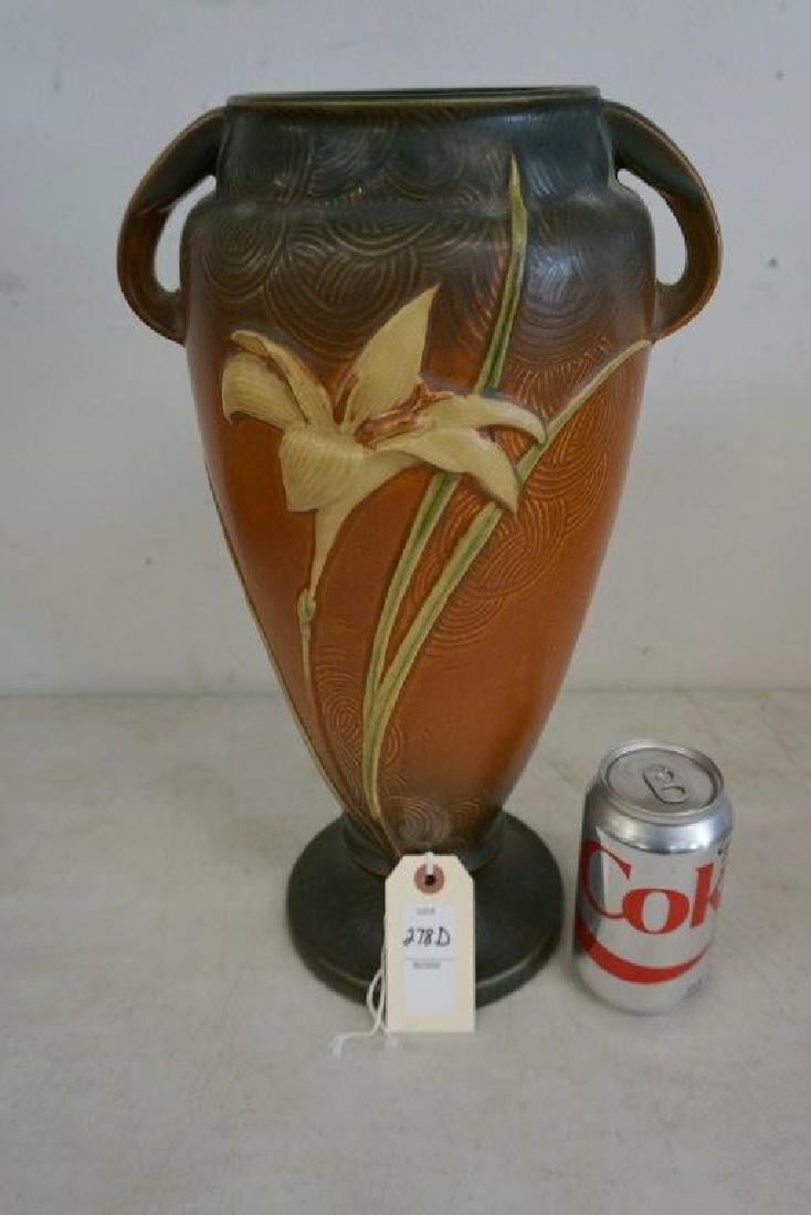 15 1/2" HIGH ROSEVILLE ZEPHYR LILLY PATTERN VASE, GOOD: 15 1/2" HIGH ROSEVILLE ZEPHYR LILLY PATTERN VASE, GOOD CONDITION, NO VISIBLE DAMAGE, AS PICTURED