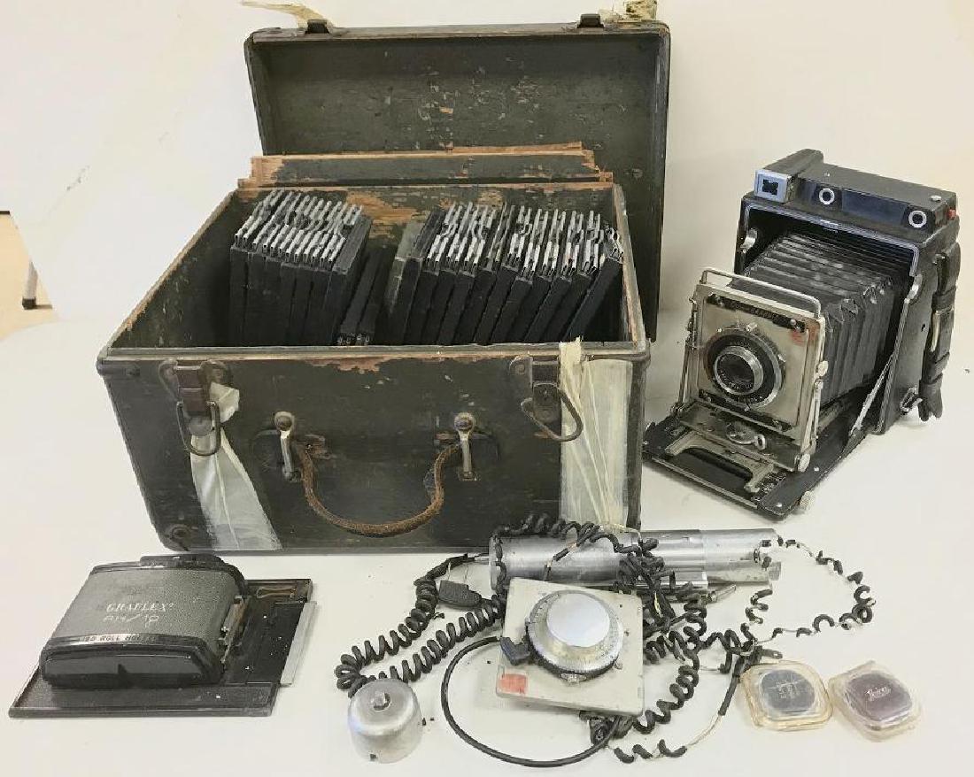 GRAFLEX CROWN GRAPHIC LARGE FORMAT CAMERA IN WOOD CASE,: GRAFLEX CROWN GRAPHIC LARGE FORMAT CAMERA IN WOOD CASE, INCLUDED FILM HOLDERS, AND OTHER ITEMS AS PICTURED, LID IS OFF BOX, BUT THERE, ALL FROM SINGLE OWNER CAMERA COLLECTION WE ARE SELLING, ALL ITEMS