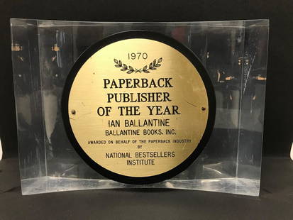 1970 PAPERBACK PUBLISHER OF THE YEAR AWARD, IAN: 1970 PAPERBACK PUBLISHER OF THE YEAR AWARD, IAN BALLANTINE, READS AS PICTURED, MEASURES 7" H X 9"W, FROM THE BEARSVILLE ESTATE OF BETTY & IAN BALLANTINE, FOUNDERS OF BANTAM & BALLANTINE BOOKS AND