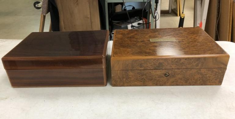 (2) DUNHILL QUALITY HUMIDORS, IN NICE ESTATE CONDITION,: (2) DUNHILL QUALITY HUMIDORS, IN NICE ESTATE CONDITION, ONE HAS A PRESENTATION TAG ON TOP. NICE OVERALL ESTATE CONDITION.