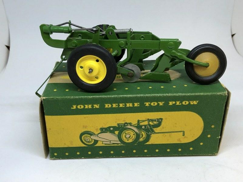 VINTAGE JOHN DEERE TOY PLOW NEAR MINT IN ORIGINAL BOX: VINTAGE JOHN DEERE TOY PLOW NEAR MINT IN ORIGINAL BOX, MEASURES 7" LONG, GOOD CONDITION, AS PICTURED