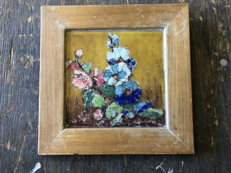 GLADYS VINSON MITCHELL HANDPAINTED TERRA COTTA FLORAL: GLADYS VINSON MITCHELL HANDPAINTED TERRA COTTA FLORAL DESIGN FRAMED TILE, SIGNED ON BACK ON FRAME & IN THE TILE, MEASURES 8" X 8", CIRCA 1930'S, FROM WOODSTOCK, N.Y. ESTATE.