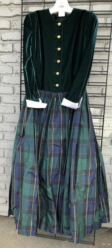 ESCADA COUTRE BY MARGARETHA LEY BEAUTIFUL DRESS WITH: ESCADA COUTRE BY MARGARETHA LEY BEAUTIFUL DRESS WITH MATCHING SHOES & PURSE (BOTH IN ORIGINAL BOX AND BAGS, SHOE SIZE IS 9B), IN EXCELLENT CONDITION. LABELS PICTURED, MADE IN GERMANY, SIZE 40 EUROPEAN