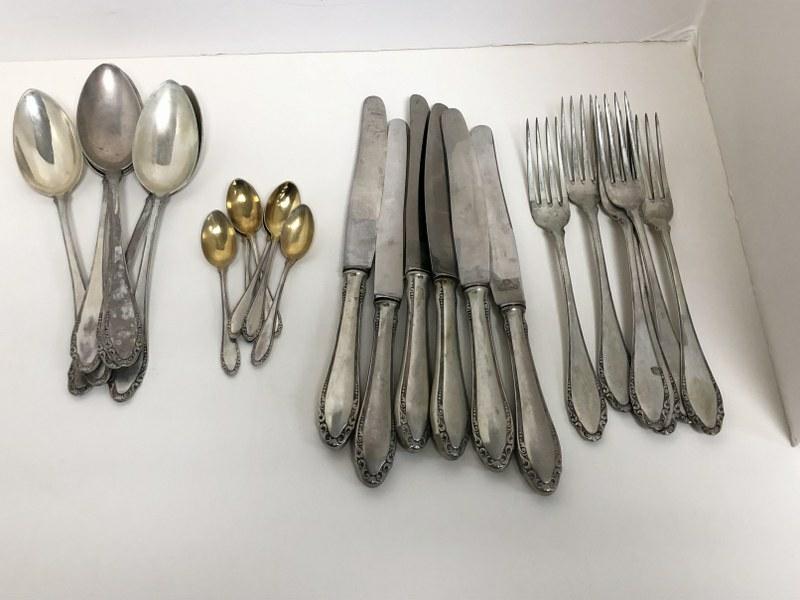 24 PCS 800 SILVER FLATWARE INCLUDING 6 KNIVES, 6 DINNER: 24 PCS 800 SILVER FLATWARE INCLUDING 6 KNIVES, 6 DINNER FORKS, 6 TABLESPOONS & 6 SMALL SPOONS, WEIGHS 28.77 TROY OUNCES, FIGURING 1/2 OZ FOR EACH KNIFE HANDLE, FROM HUDSON VALLEY ESTATE, AS PICTURED