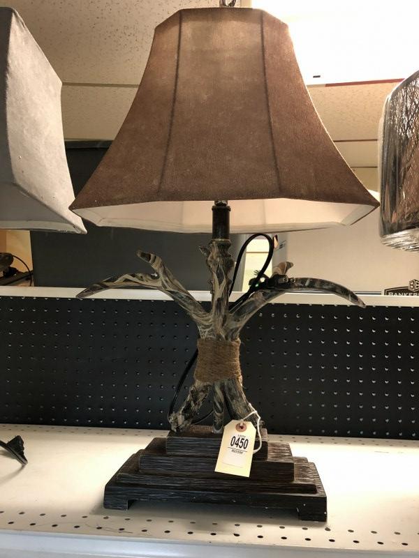 FAUX ANTLER TABLE LAMP: FAUX ANTLER TABLE LAMP
