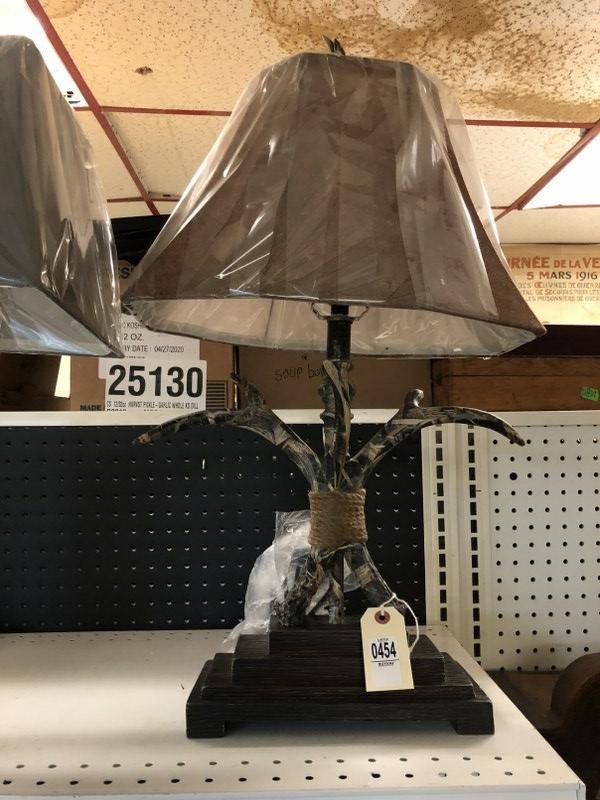 FAUX ANTLER TABLE LAMP: FAUX ANTLER TABLE LAMP