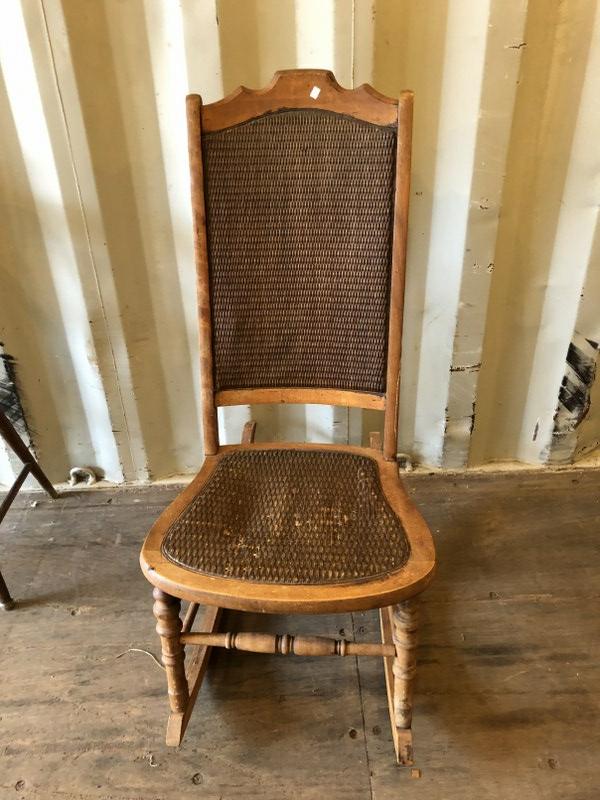 ROCKING CHAIR: ROCKING CHAIR