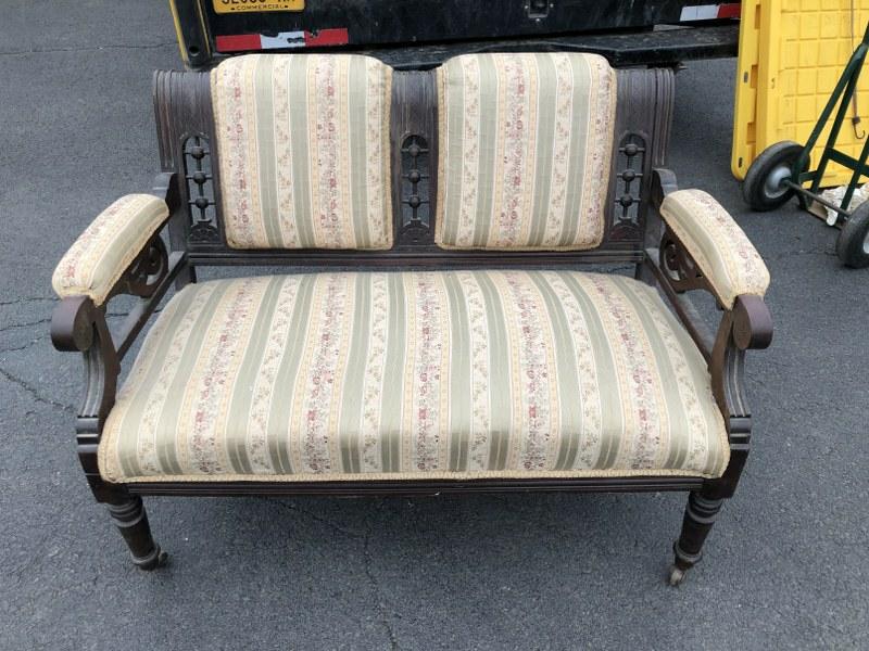 EASTLAKE SETTEE: EASTLAKE SETTEE