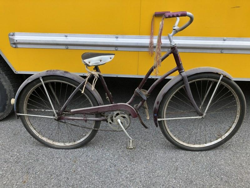 OLD GIRL'S BICYCLE: OLD GIRL'S BICYCLE