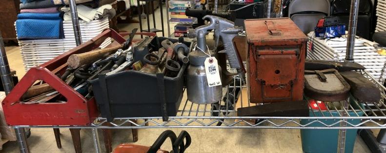 SHELF LOT OF MISC TOOLS, SPRAYERS, ETC: SHELF LOT OF MISC TOOLS, SPRAYERS, ETC
