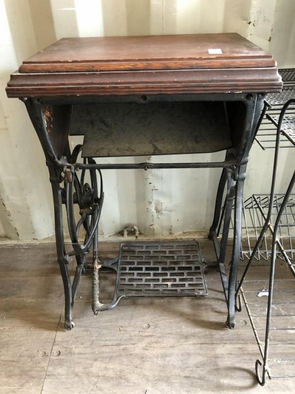 SEWING MACHINE CAST IRON BASE WITH OAK TOP, NO MACHINE.: SEWING MACHINE CAST IRON BASE WITH OAK TOP, NO MACHINE.