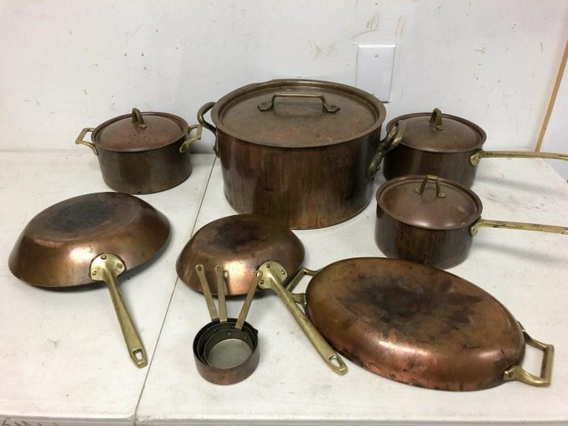 LOT OF OLDER COPPER COOKWARE INCLUDING COVERED POTS,: LOT OF OLDER COPPER COOKWARE INCLUDING COVERED POTS, PANS, AND MEASURING CUPSâ€¦..THE LARGE HEAVY COVERED POT IS OLDER THAN THE REST, IT IS UNMARKED, OTHERS ARE MARKED PAUL REVERE 1776-1976. GOOD 