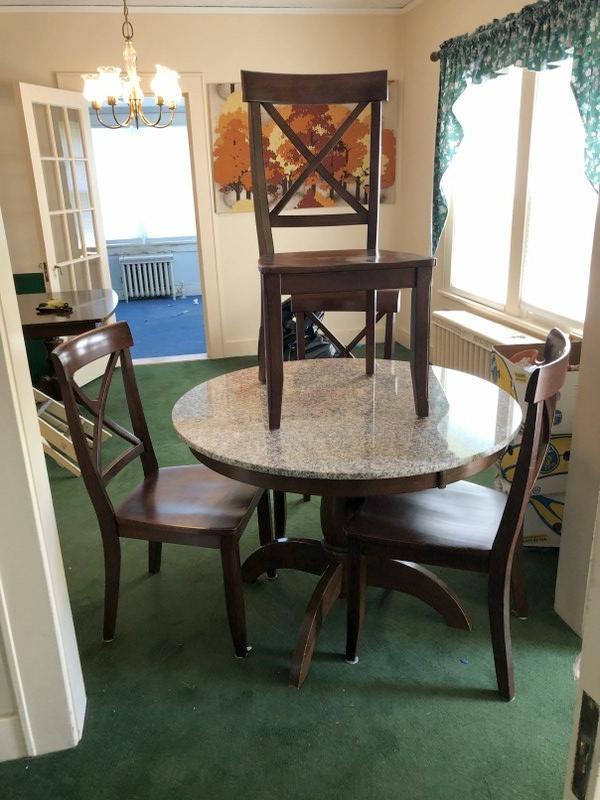 ROUND MARBLE TOP DINING TABLE WITH 4 SOLID CHAIRS, VG: ROUND MARBLE TOP DINING TABLE WITH 4 SOLID CHAIRS, VG CONDITION, TOP MEASURES 42" ACROSS.