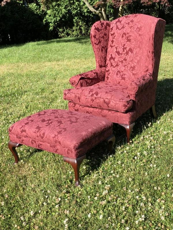 NICE CLEAN WING CHAIR AND OTTOMAN FROM KINGSTON ESTATE,: NICE CLEAN WING CHAIR AND OTTOMAN FROM KINGSTON ESTATE, FROM VERY NICE HOME..