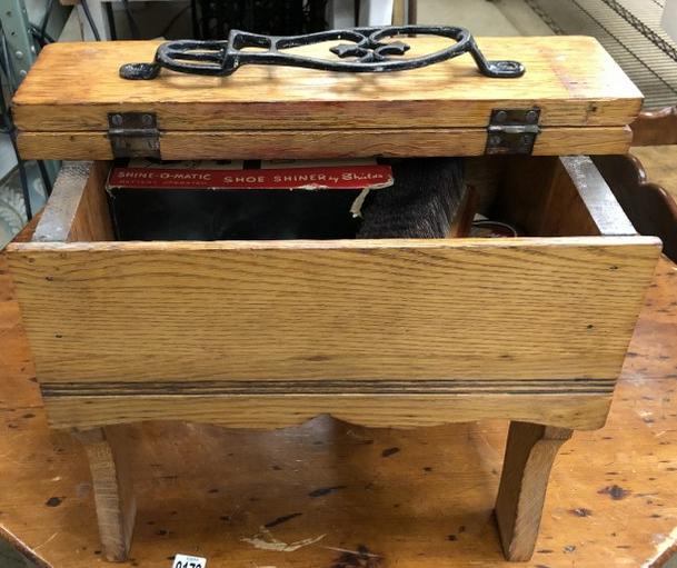 OLD OAK SHOE SHINE BOX, FROM LOCAL ESTATE.: OLD OAK SHOE SHINE BOX, FROM LOCAL ESTATE.
