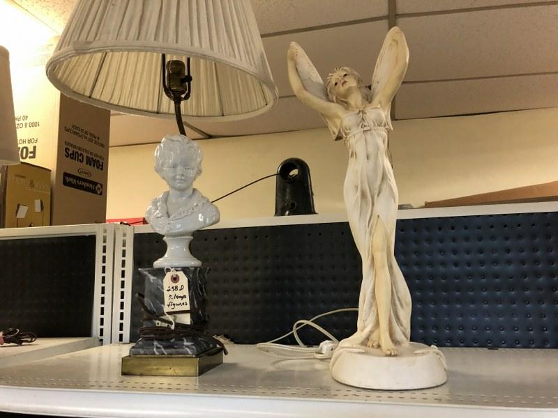 2 TABLE LAMPS FROM CLOSED ANTIQUE CENTER: 2 TABLE LAMPS FROM CLOSED ANTIQUE CENTER