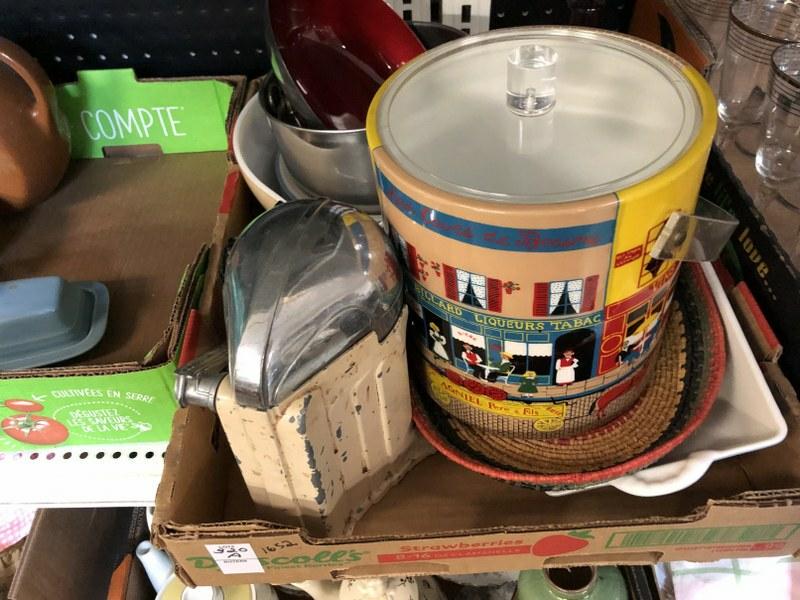 ESTATE BOXLOT OF MISC. OLDER KITCHENWARES: ESTATE BOXLOT OF MISC. OLDER KITCHENWARES