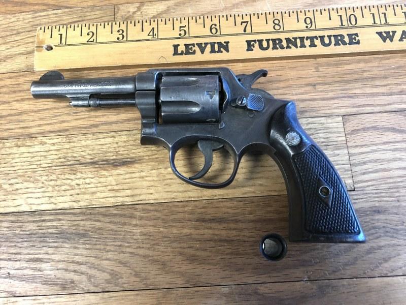 SMITH & WESSON 38 CAL. REVOLVER,SERIAL NUMBER 412716.: SMITH & WESSON 38 CAL. REVOLVER,SERIAL NUMBER 412716. FROM ESTATE OF HUDSON VALLEY GENTLEMAN, N.Y. STATE BUYERS NEED LICENSE, OUT OF STATE BUYERS SHIPPED TO FFL DEALER. BLACK POWDER SHIPPED DIRECT. $2